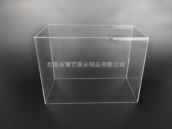 一個(gè)亞克力魚缸它比普通玻璃魚缸有著什么樣的優(yōu)勢呢？